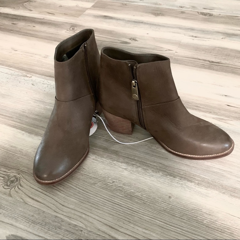 NWT Blondo Heeled Ankle boots size 7
